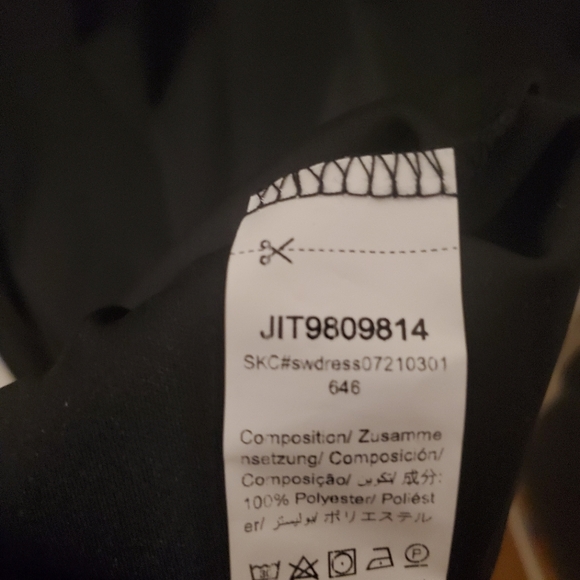 BetMGM Branded Marmot Zenyatta 1/2 Zip Hoodie - Picture 6 of 6